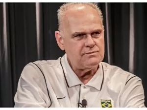Oscar Schmidt diz que Bolsonaro foi 'engolido pelo sistema': 'Infelizmente'