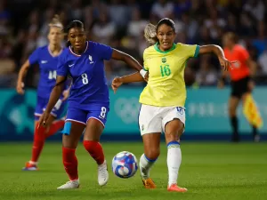 Meninas do Brasil dão show na França com Lorena e Portilho nos vocais