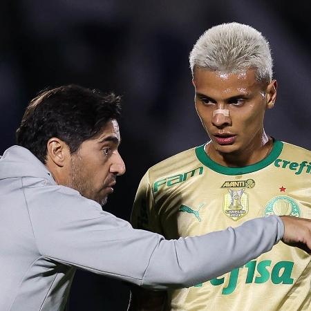 Richard Ríos é alvo constante do futebol europeu, mas não vai deixar o Palmeiras nesta janela de transferências