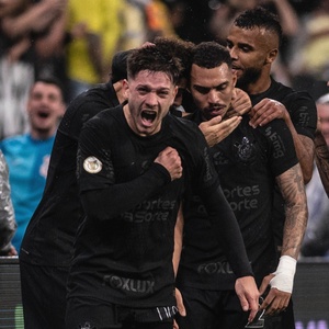 garro-comemora-gol-em-corinthians-x-palm