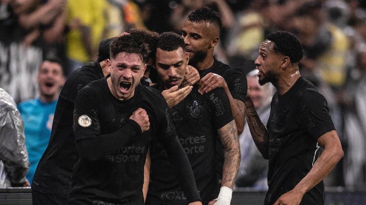 Garro abriu contagem para o Corinthians e enlouqueceu Neo Química Arena