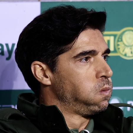 Abel Ferreira, técnico do Palmeiras, durante jogo contra o Grêmio pelo Brasileirão