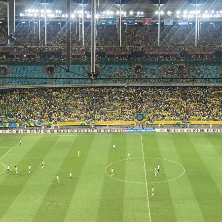 Arena Fonte Nova tem espaços vazios durante jogo entre Brasil e Uruguai pelas Eliminatórias