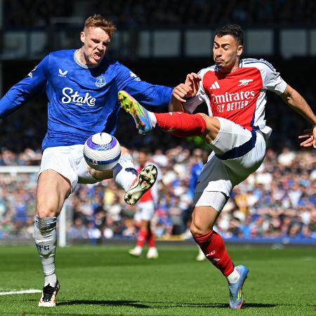 Gabriel Martinelli em ação durante jogo entre Everton e Arsenal no Campeonato Inglês Gabriel Martinelli em ação durante jogo entre Everton e Arsenal no Campeonato Inglês