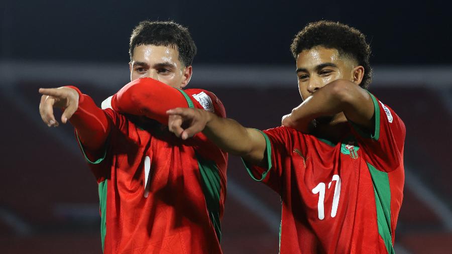 Othmane Maamma (à esq) inaugurou o marcador para a seleção africana, que venceu por 2 a 1 Othmane Maamma (à esq) inaugurou o marcador para a seleção africana, que venceu por 2 a 1