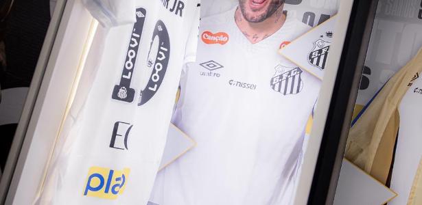 Santos fecha patrocínio de R$ 15 mi com cláusula de antecipação do valor