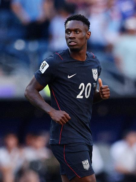 balogun-dos-eua-em-partida-contra-a-belgica-apos-ter-suspensao-anulada-na-copa-do-mundo-1783386284388_v2_450x600 Bélgica destrói EUA na Copa e elimina último anfitrião; polêmica com Balogun marca partida