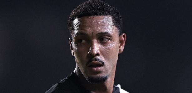Jogadores do Vasco e Santos são alvos de operação contra tráfico de armas