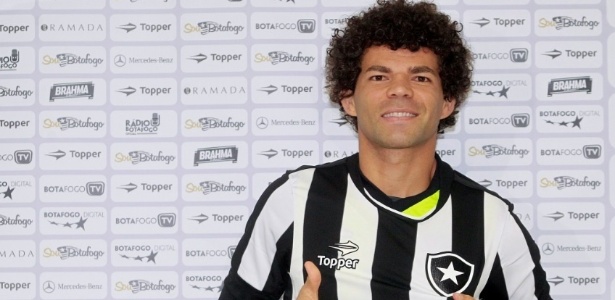Camilo é apresentado com a camisa do Botafogo - Reprodução/Twitter