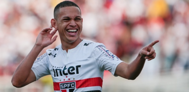 Marcos Guilherme comemora gol no Pacaembu - Marcello Zambrana/AGIF