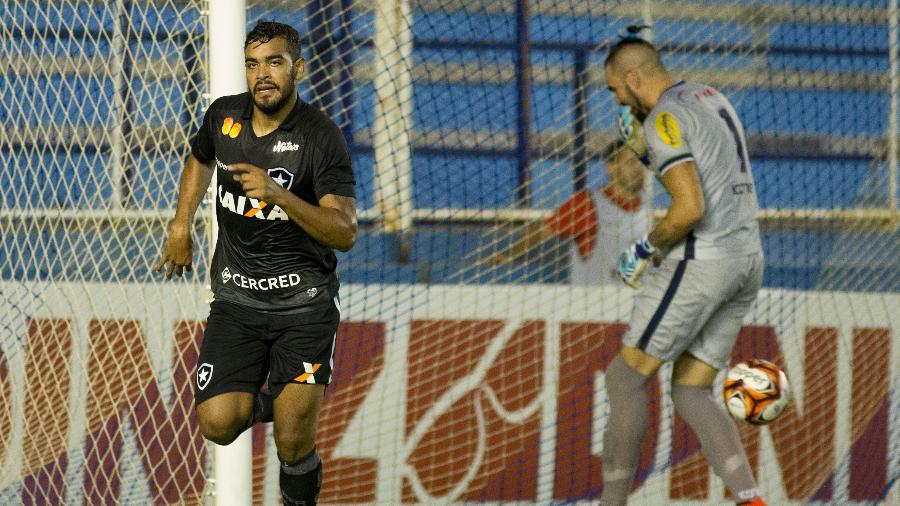 Brenner marcou um dos gols na vitória alvinegra sobre o Macaé no Carioca de 2018 - Rui Porto Filho/AGIF