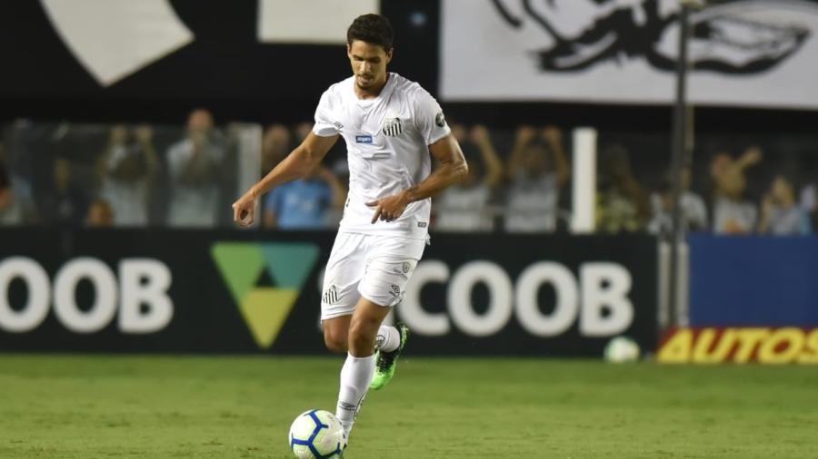 Lucas Veríssimo cometeu 17 faltas em seis jogos no Brasileirão - Ivan Storti/Santos FC