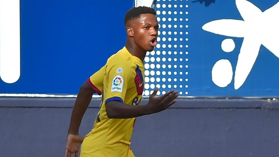Ansu Fati, de 16 anos, comemora seu primeiro gol pelo Barcelona - ANDER GILLENEA / AFP