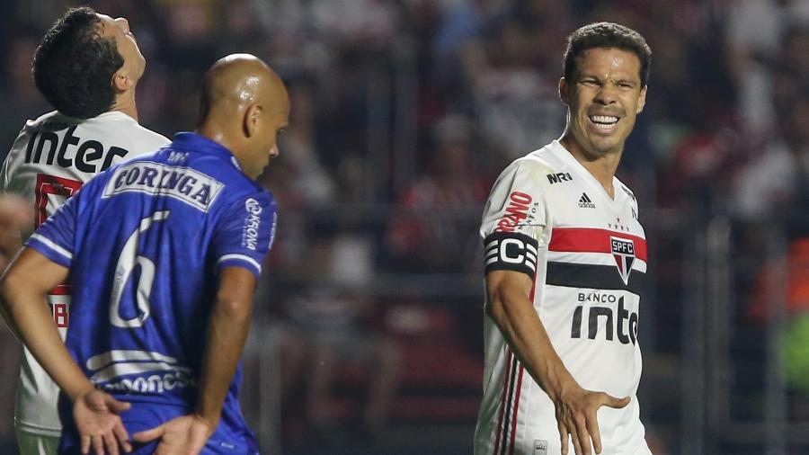 Hernanes lamenta durante partida entre São Paulo e CSA - Marcello Zambrana/AGIF