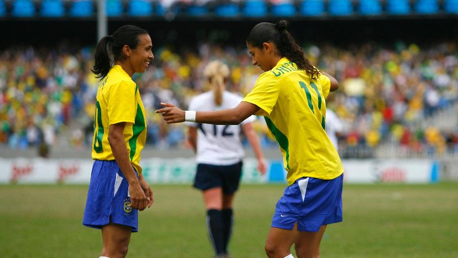 Marta e Cristiane comemoram gol da seleção brasileira na final do Pan de 2007 - Joel Auerbach/Getty Images