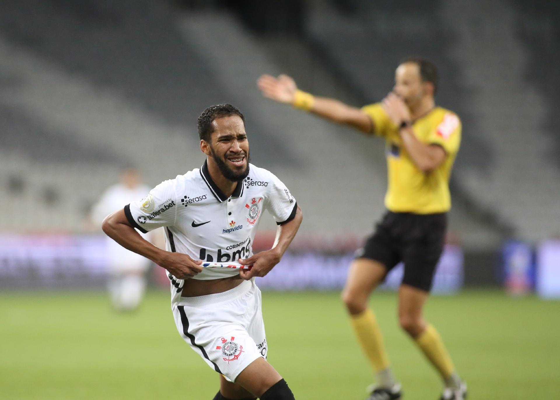 Everaldo e Marllon falam da emoção após vitória heroica do Timão: 