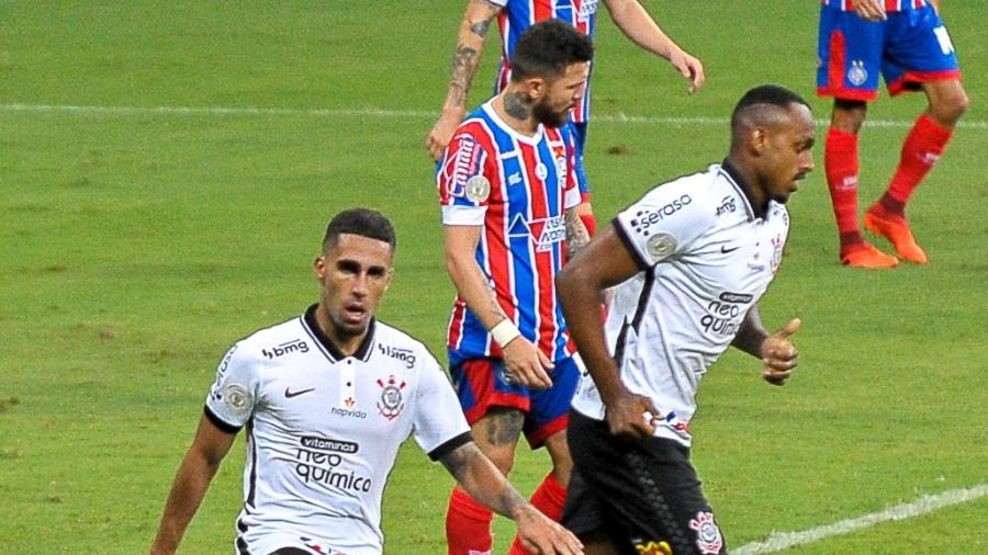 Gabriel e Jô comemoram gol do Corinthians contra o Bahia, em partida do Brasileirão 2020 - Jhony Pinho/AGIF