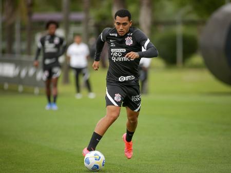 Depois De Lateral Corinthians Foca Em Renovacoes Com Gp E Du Queiroz