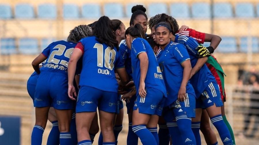 Jogadoras da equipe feminina do Cruzeiro durante partida - Igor Sales/Cruzeiro