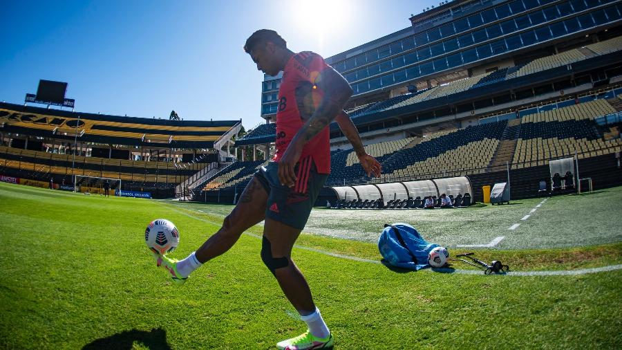 Bruno Henrique em treino do Flamengo no Uruguai - Alexandre Vidal/CRF