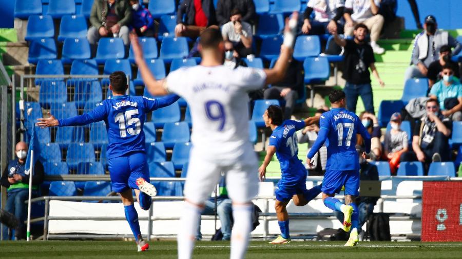 Real Madrid até insistiu bastante, mas parou na marcação do Getafe e perdeu a segunda nesta edição do Espanhol - REUTERS/Javier Barbancho