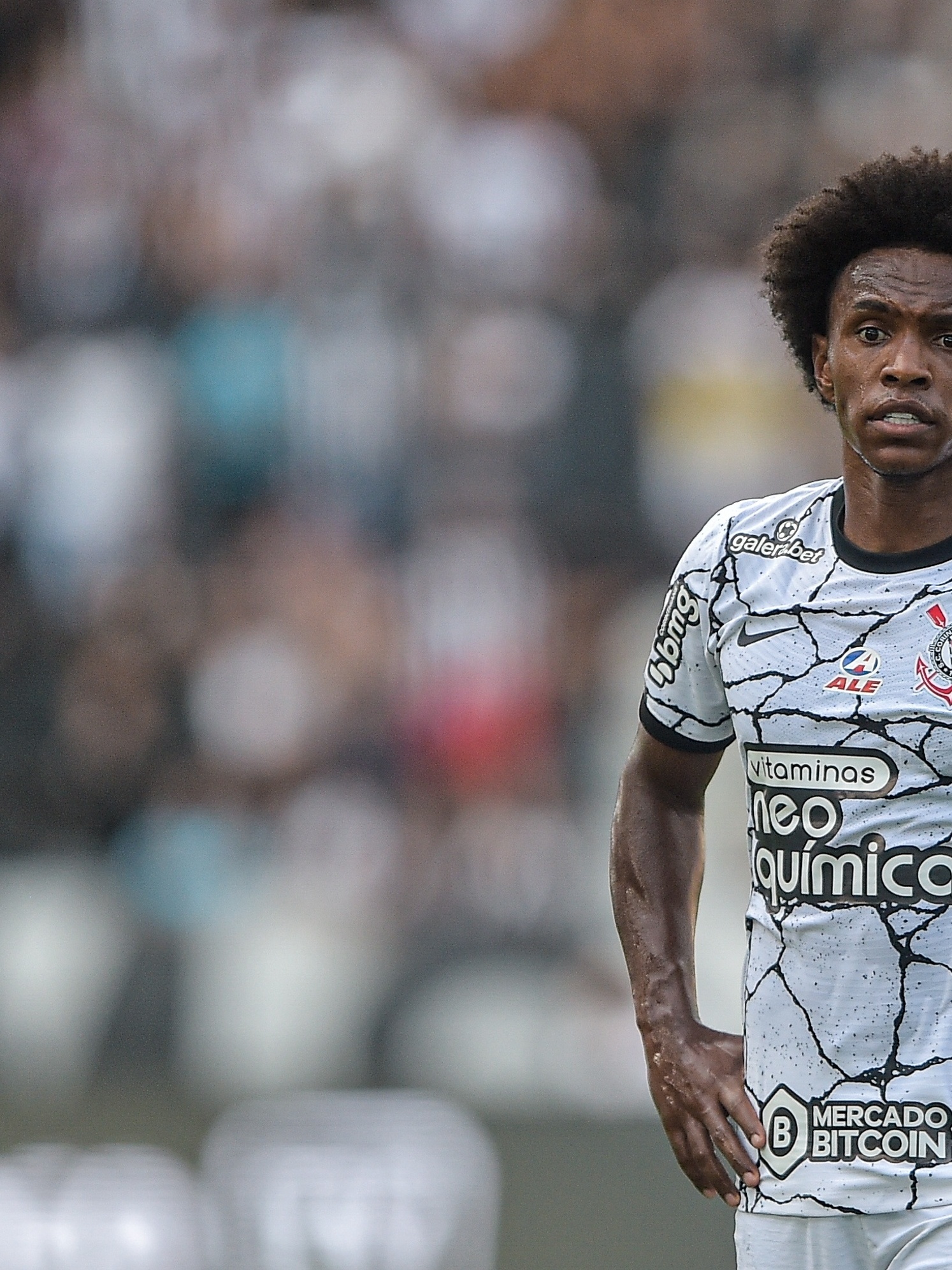 Willian elogia Liverpool e confirma objetivo de jogar na