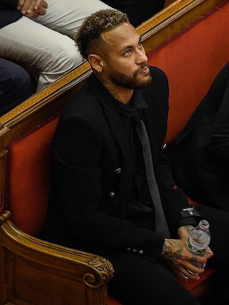 Neymar e Neymar pai no primeiro dia de julgamento em Barcelona, na Espanha - Josep LAGO / AFP