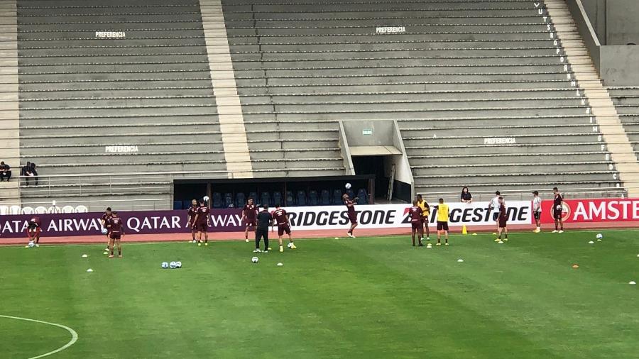 Athletico-PR realiza treino no estádio do Guayaquil City na véspera da final da Libertadores - Bruno Braz / UOL Esporte