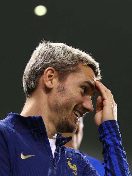 Antoine Griezmann em treino da seleção francesa nesta segunda-feira (12). - BERNADETT SZABO/REUTERS