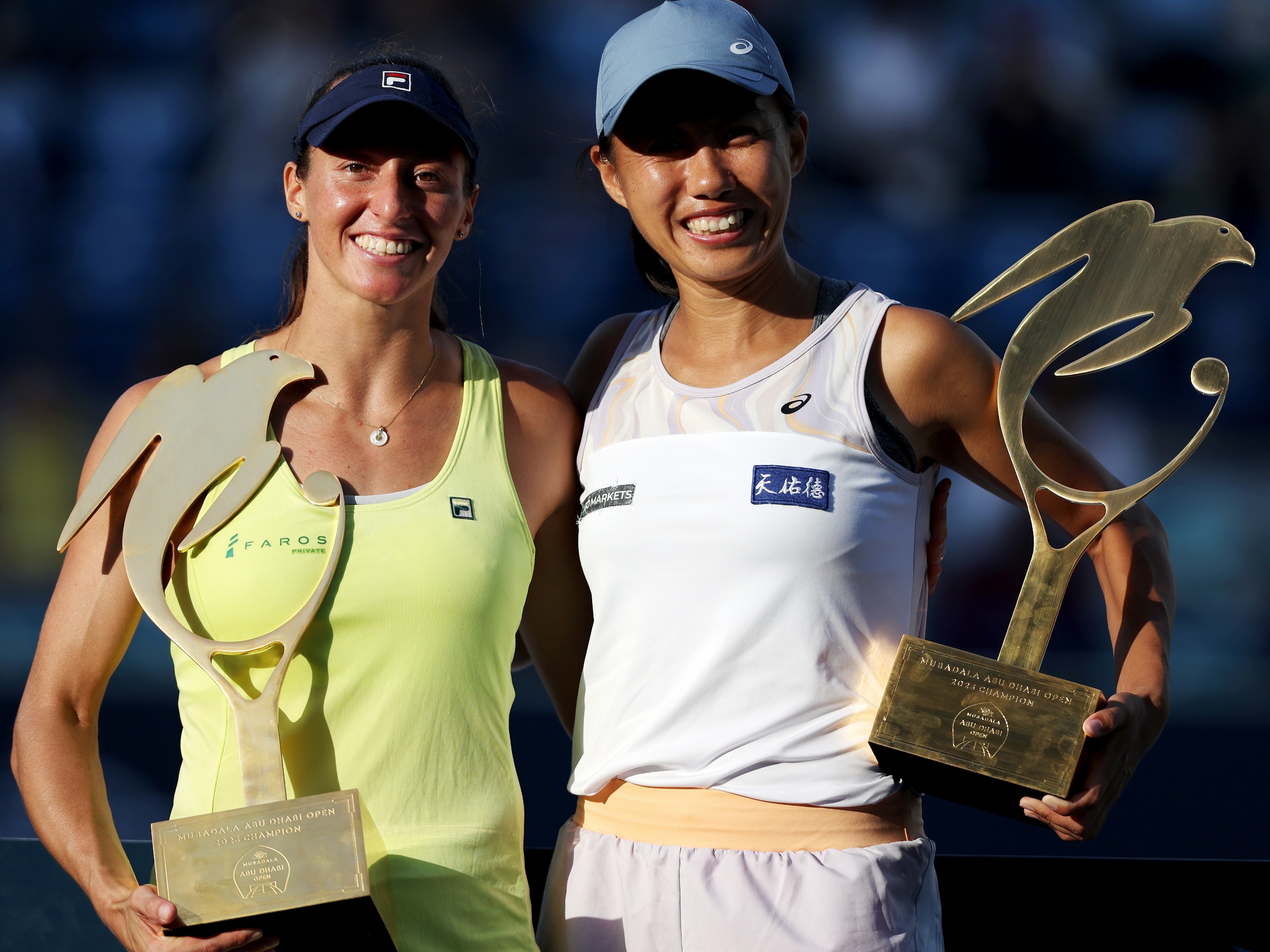 Luisa Stefani vence torneio feminino de duplas do WTA 1000 em