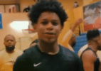 Astro do basquete escolar dos EUA morre aos 17 anos após desmaiar em treino