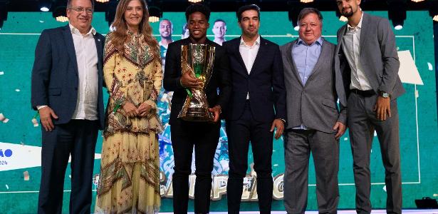 Santos supera Palmeiras em presença durante festa do título paulista.