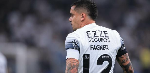 De saída? Fagner reavalia futuro no Corinthians após saída de Cássio e Paulinho.