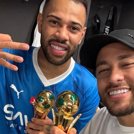 Neymar posta foto com Renan Lodi após título da Copa do Rei Saudita
