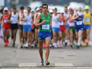 'Perdi muito tempo tentando jogar futebol', reflete medalhista da marcha