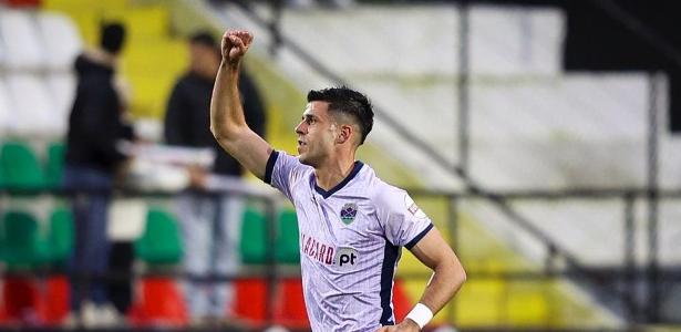 Corinthians negocia contratação de centroavante espanhol para reforçar equipe