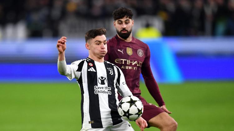 Francisco Conceição em ação durante Juventus x Manchester City, duelo da Champions League