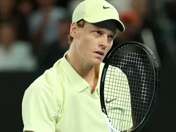 Sinner supera De Minaur pela 10ª vez e volta à semi no Australian Open