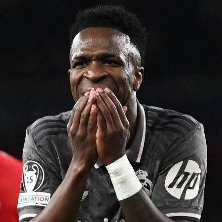 O Arsenal venceu o Real Madrid por 3 a 0 pela ida das quartas de final da Champions O Arsenal venceu o Real Madrid por 3 a 0 pela ida das quartas de final da Champions