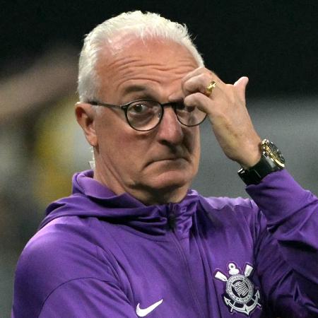 Dorival Júnior, técnico do Corinthians, tem sete jogos à frente do Timão Dorival Júnior, técnico do Corinthians, tem sete jogos à frente do Timão