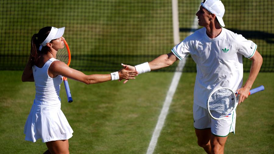 Luisa Stefani e Joe Salisbury nas semifinais de duplas mistas de Wimbledon em 2025 Luisa Stefani e Joe Salisbury nas semifinais de duplas mistas de Wimbledon em 2025