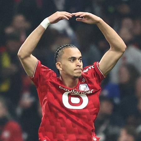 Ethan Mbappé comemora gol pelo Lille contra o PSG no Francês Ethan Mbappé comemora gol pelo Lille contra o PSG no Francês