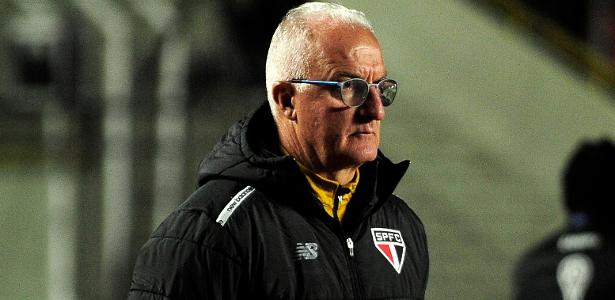 Dorival vê jogo desleal na altitude e projeta classificação: 'Esperançoso'