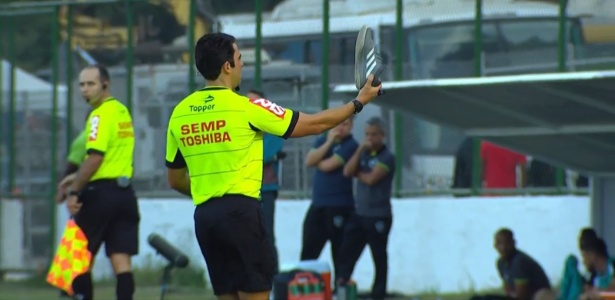 Tênis Arena Botafogo - Reprodução/Premiere - Reprodução/Premiere