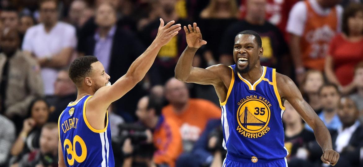 Stephen Curry e Kevin Durant foram os destaques do Golden State Warriors - Ken Blaze/USA TODAY Sports