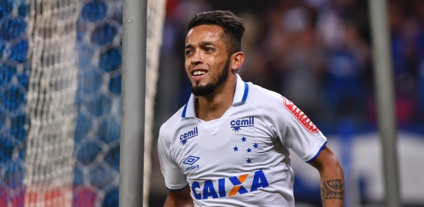 Rafinha ressalta desempenho contra o Cruzeiro e afirma foco para