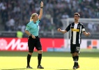 Clube alemão pode ser punido por ofensas a árbitra após gol anulado por VAR - Christof Koepsel/Bongarts/Getty Images