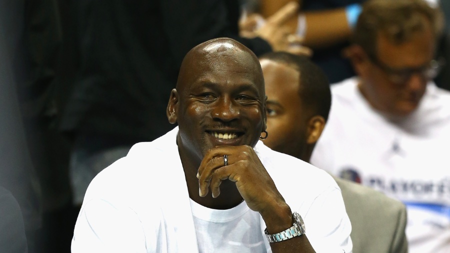 Michael Jordan acompanha partida do Charlotte Hornets, franquia que é proprietário, pela NBA - Streeter Lecka/Getty Images 