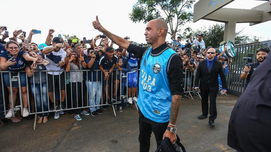 Tardelli chega a Porto Alegre e é recebido com festa pela torcida do Grêmio - Lucas Uebel/Grêmio