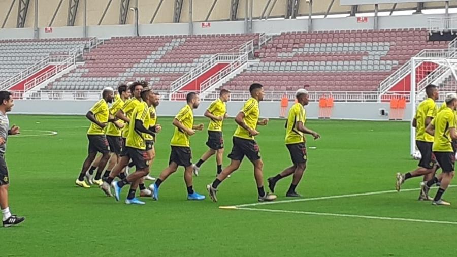 Flamengo treina em Doha (QAT) pela primeira vez: camisa de treino limpa e números nos calções - Leo Burlá/UOL